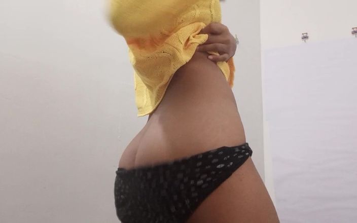 Hairy Model Mia Masturbates