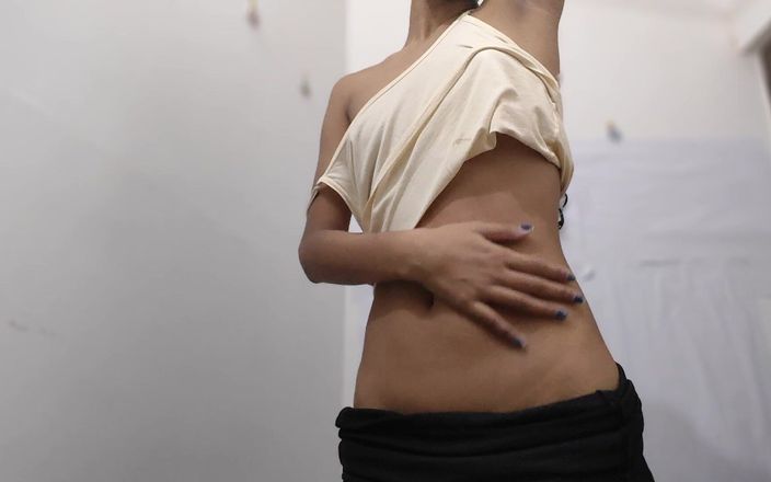 Horny 18 Year Old Woman Moving Her Ass