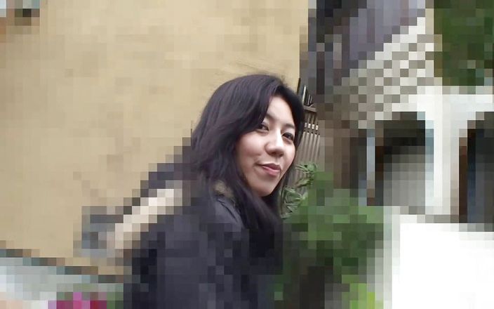 Horny milf loves that she got asked to masturbate for him