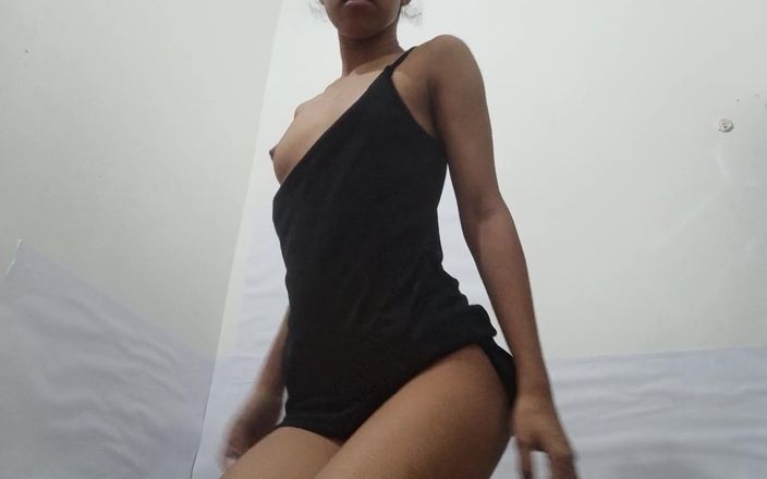Hot Girl Bathing Video Gets Hard on Herself