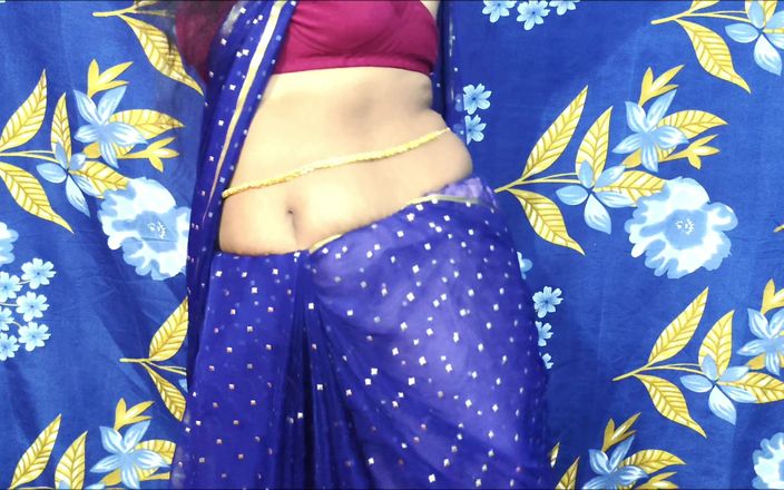 Hot Indian Bhabhiji Dancing with Romantic Moves in the Bedroom