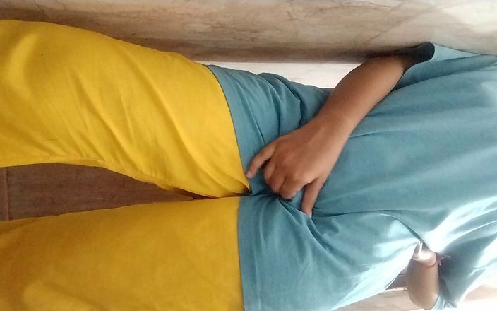 Hot Indian Teen Girl Shows Her Body