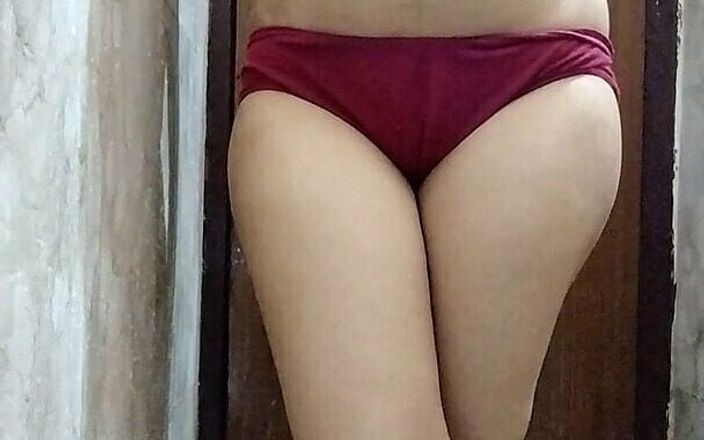 Hot Pahari Girl Navel Showing to Her Boyfriend Ant Bathing