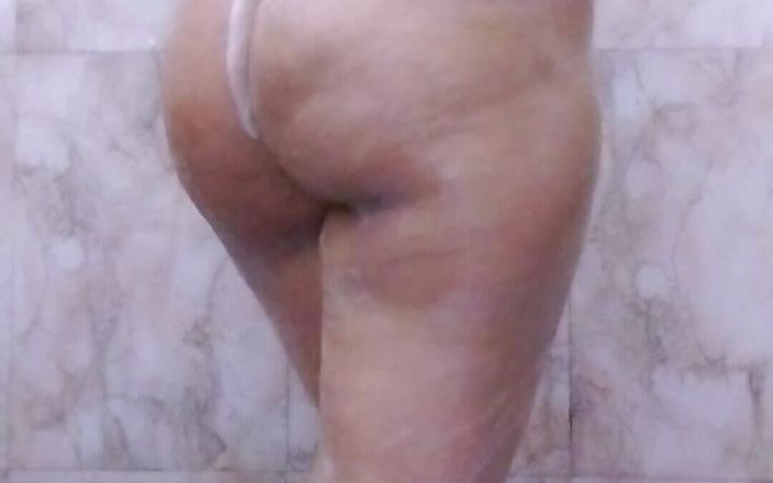 Hot Pakistani girl maturation and caught in camera