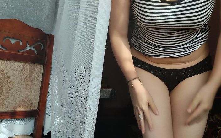 I am a single desi girl at home showing my hairy pussy to a boy and masturbating fuck me