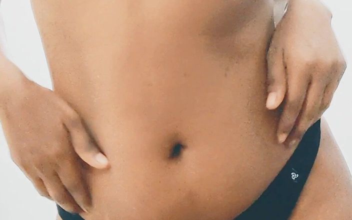 I am performing nude cam solo