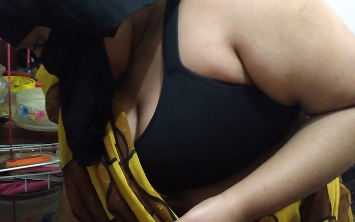 I Fucked Indian Hot Aunty in the Kitchen While She Was Cooking - Hindi