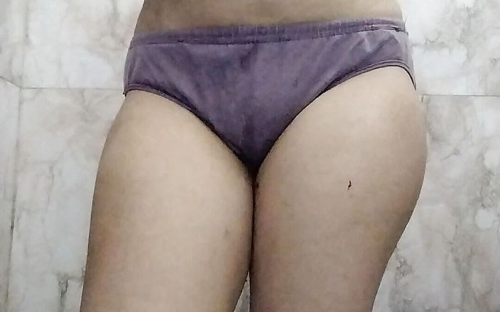 I got an erection after seeing a big breasted girl taking bath