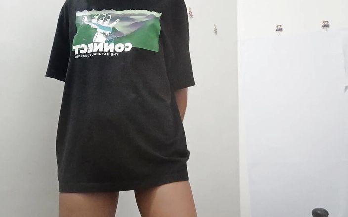 I Masturbate My Delicious Pussy Watching Porn on My Cell Phone Until I Squirt Full Creampie 1