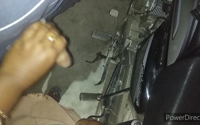 I Met a Flirty Girl on the Bike and Started Shaking My Dick, She Asked for a Blowjob