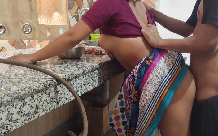 Indian Aunty Ko Kitchen Pe Husband Ne Pelke Chuda, Indian Big Boobs Bhabhi Sex Affairs in Kitchen, Indian Bhabhi Ki Chudai