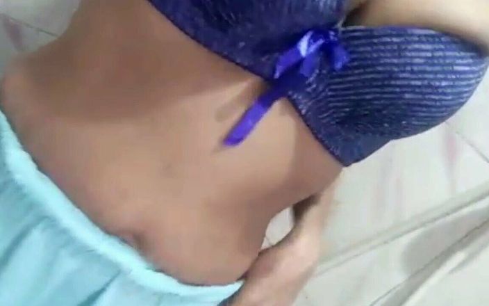 Indian Babe Showing Boobs with Masturbation
