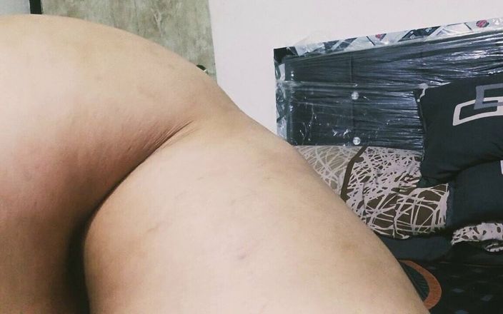 Indian BBW Bhabhi Clapming Her Nipples