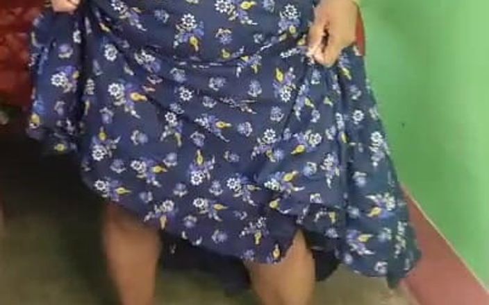 Indian Bbw bhabi strips herself and showing her naked body