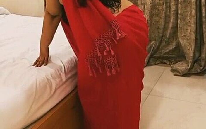Indian BBW Girlfriend Does Saree Striptease for Her Boyfriend