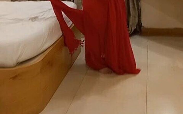 Indian BBW with Huge Boobs and Ass in Red Saree Musical Video