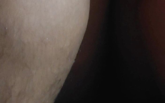 Indian Bhabhi Shows Her Hairy Legs