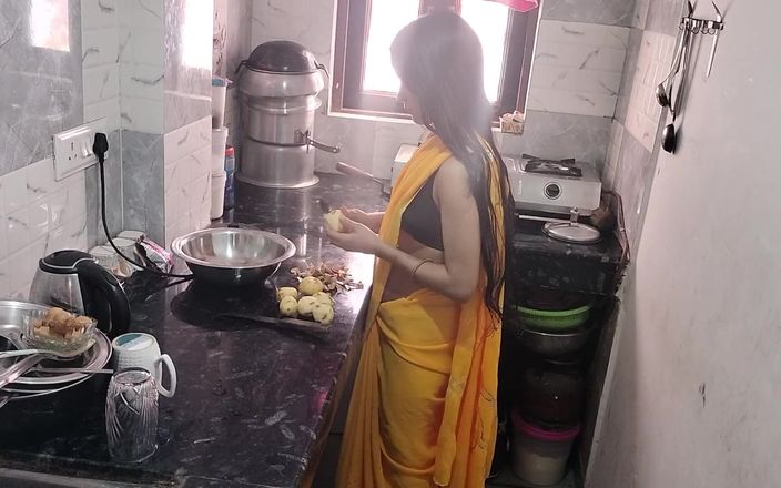 Indian Couple Hot Sex in Kitchen While Desi Wife Cooking Food