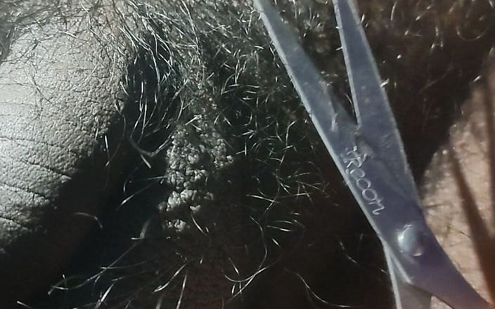 Indian Desi Bhabhi Ji Lund Hair Cut to Her Husband in the Bedroom