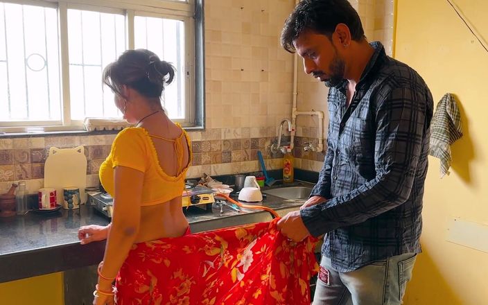 Indian Desi Bhabhi Savita Has Sex with Her Boss in Her Home