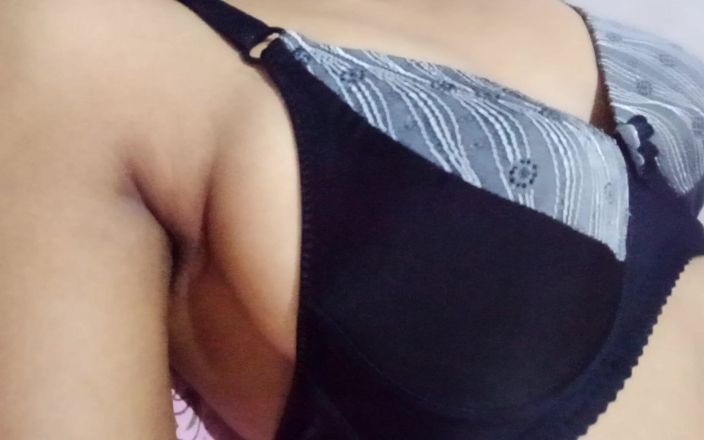 Indian Desi Girl Amazing Bra and Sexy Boobs