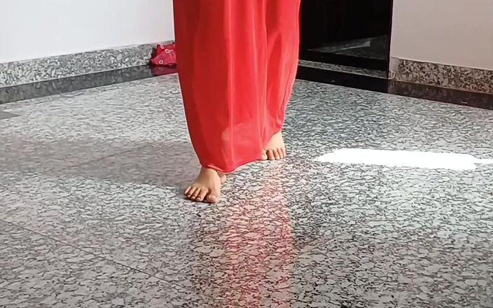 Indian Girl Modeling Sexy Desi