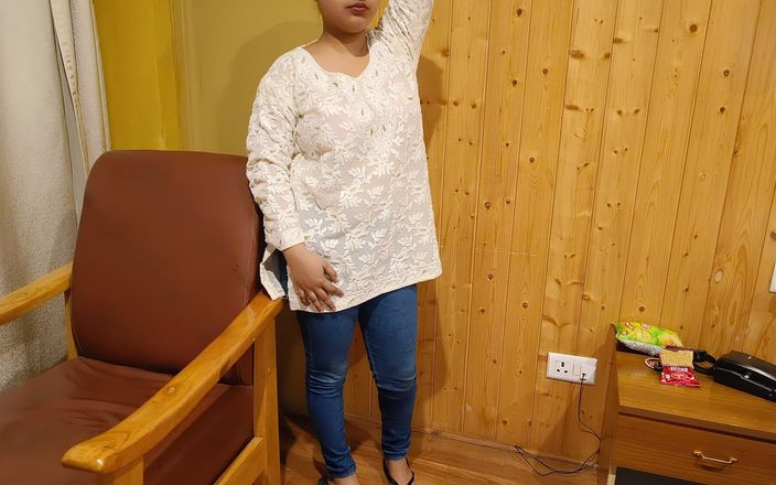 Indian Horney Girl Fucking with Boyfriend in Outdoor Hotel She Was Never Expected He Fucking Hard After Had Fucking