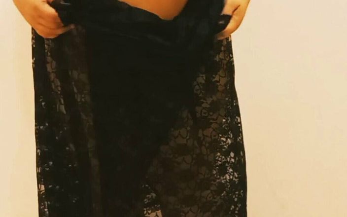 Indian Horny Girlfriend Does Striptease and Twerks for Her Boyfriend