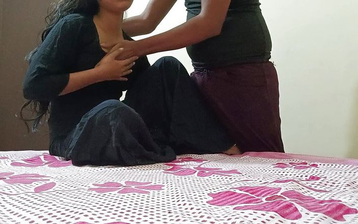 Indian Hot Desi Village Girlfriend Pussy Fucking with Boyfriend on Badroom