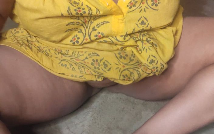 Indian made Sruti clean house and showing her Fully naked body.