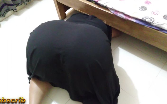 Indian MILF Aunty with Huge Ass Gets Stuck While Sweeping Under Bed When Stepson Fucks & Cum Inside