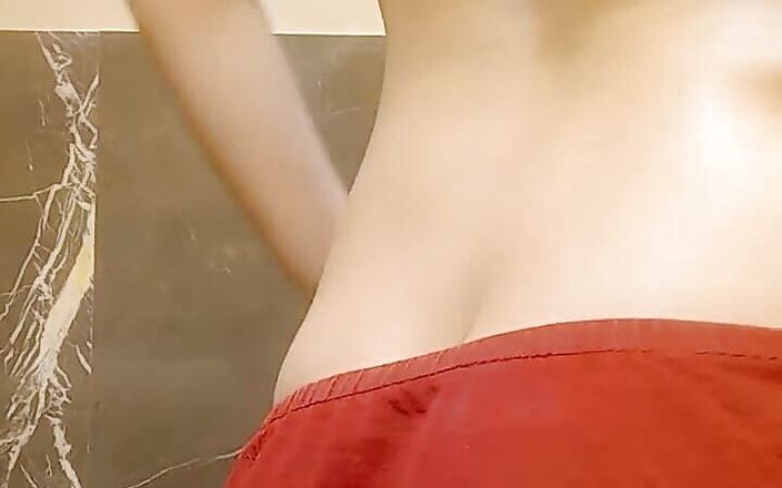 Indian Sexy Masturbates in Home Enjoy