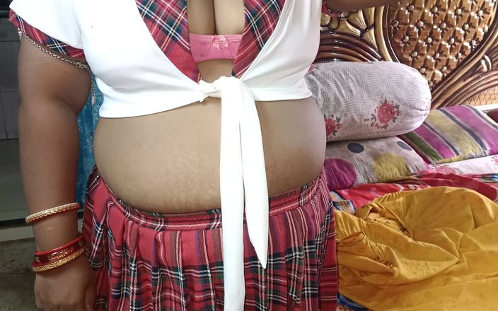 Indian Sexy Women Wearing Clothes After Shower Look Like a Sexy