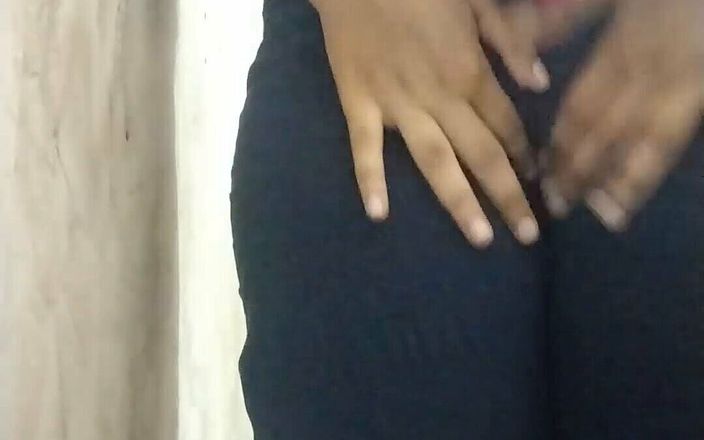 Indian Teen Fingered Her Pussy While Bathing