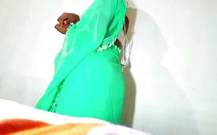 Indian Young Aunty Fucking in Saree - Fucking with Boyfriend