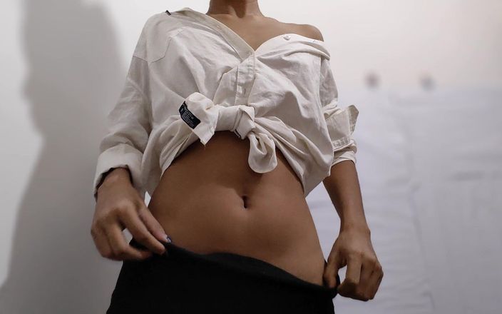 It's so Horny When I Come Home From School That I Masturbate Until I Squirt