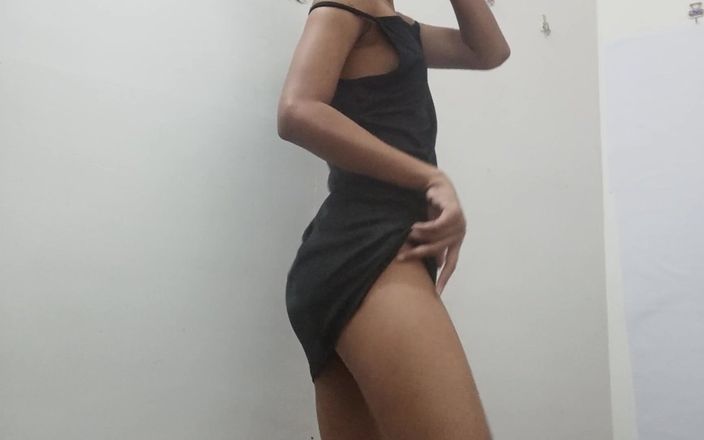 Kitty Fingers Herself to a Creamy Orgasm