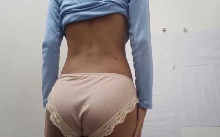 Kitty Fingers Herself to a Creamy Orgasm