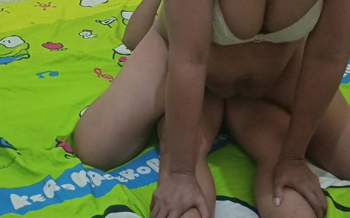 Lian Fucks with a Motorbike Taxi Driver Who Likes to Rock on Top