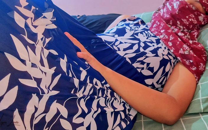 Malaysian Shy Girl Gets on with Horny Man