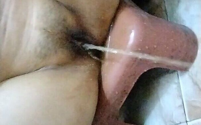 Mallu Tamil Hot Wife Bathing and Pissing