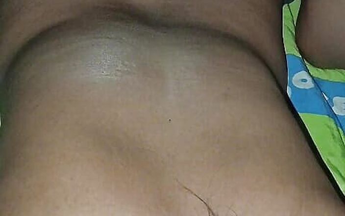 Massaging While Shaking the Pussy Until It Squirts