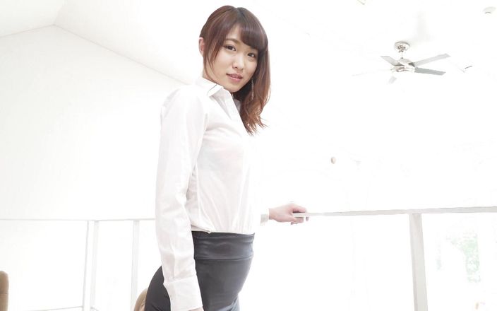 Mika Kurosaki - Beauty with stiffened-up face