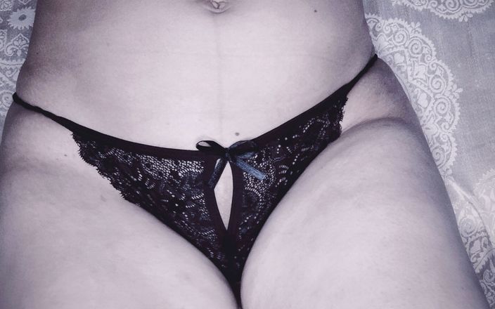 MILF Pampering Pussy
