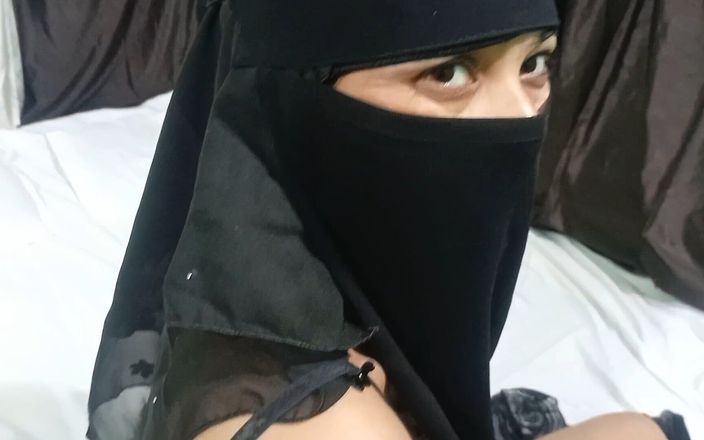 Muslim Girl Likes to Suck Cock in Hotel