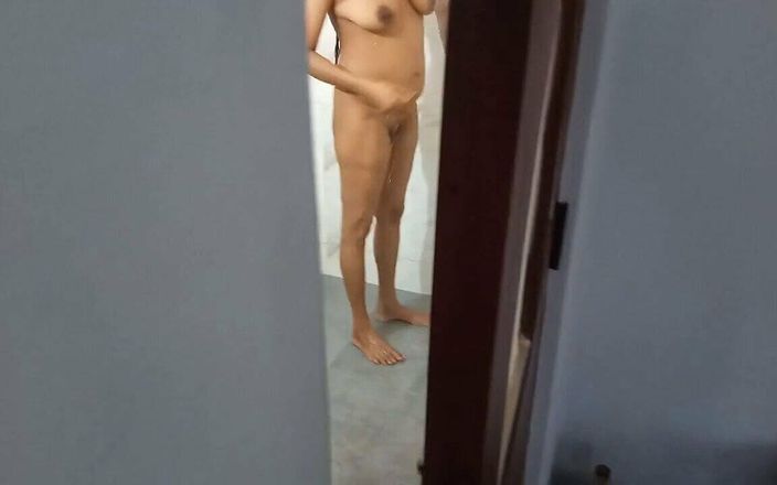 Musterbation with Girl Bathing