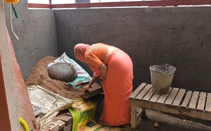 Owner Has Sex with Young Maid in Afternoon