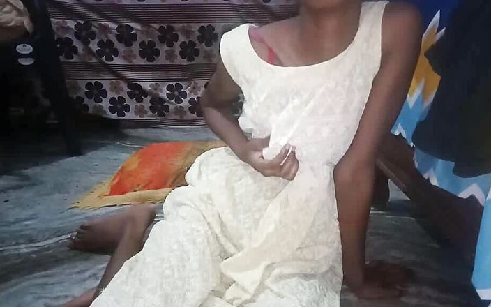 Pados Wale Ladke Ko Bula Ke Raat Me Apni Chut Ki Piyas Bujha Like Bhabhi Ne