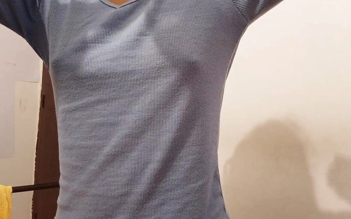 Pakistani Girl Showing Her Curves P1