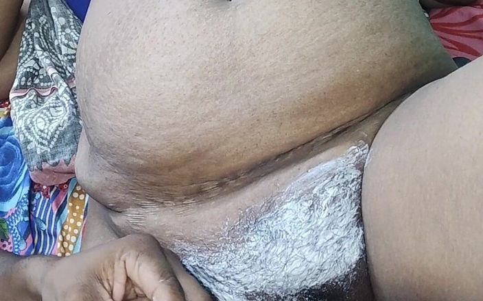 Payal Bhabi Ki Hot Pussy Saving....